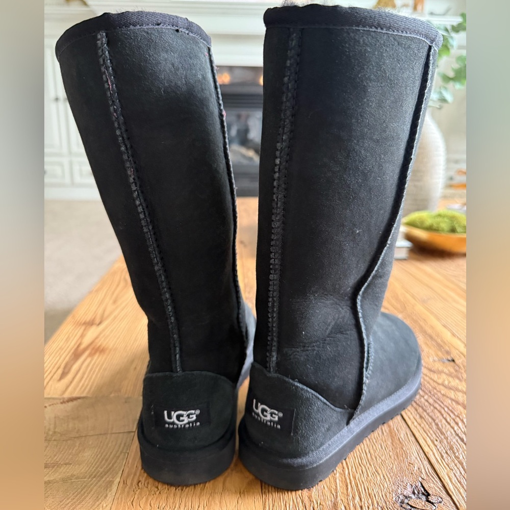 UGG Women's Classic Black Winter Boots